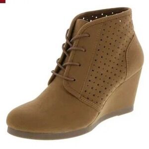 American Eagle Wenly Desert‎ Wedge Tan Preforated Lace Up Ankle booties Boots 9